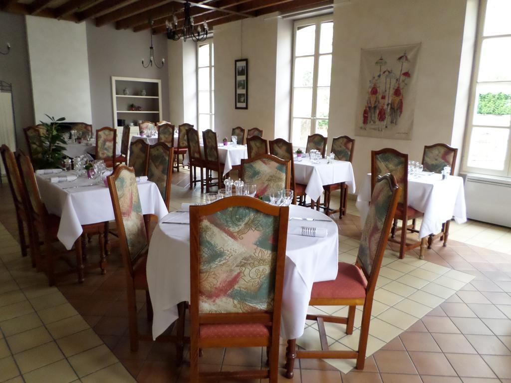 Le Relais De La Caleche Hotel Saint-Denis-d'Anjou Luaran gambar