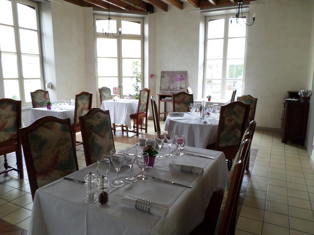 Le Relais De La Caleche Hotel Saint-Denis-d'Anjou Luaran gambar
