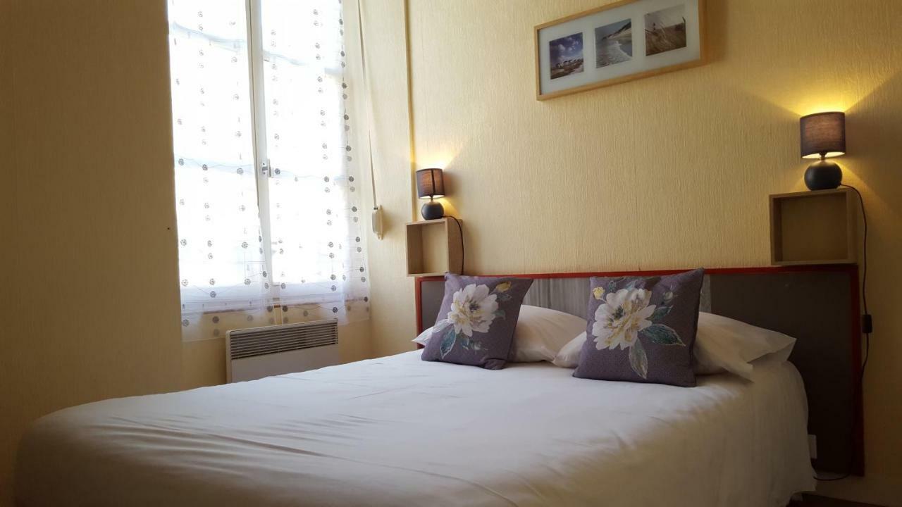 Le Relais De La Caleche Hotel Saint-Denis-d'Anjou Luaran gambar